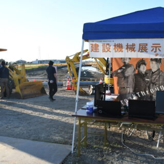 本庄道路の現場にて、工事PRや建設機械展示を行いました。