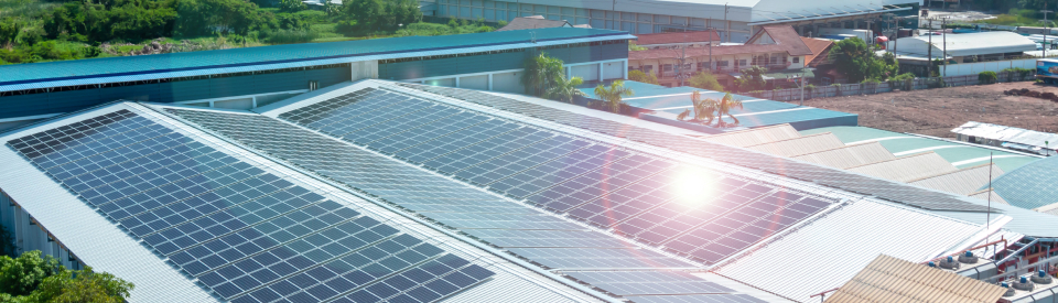 屋根置き太陽光発電とは？メリットや施工のポイントを解説！